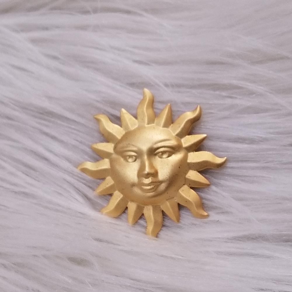 Vintage sunkissed brooch
